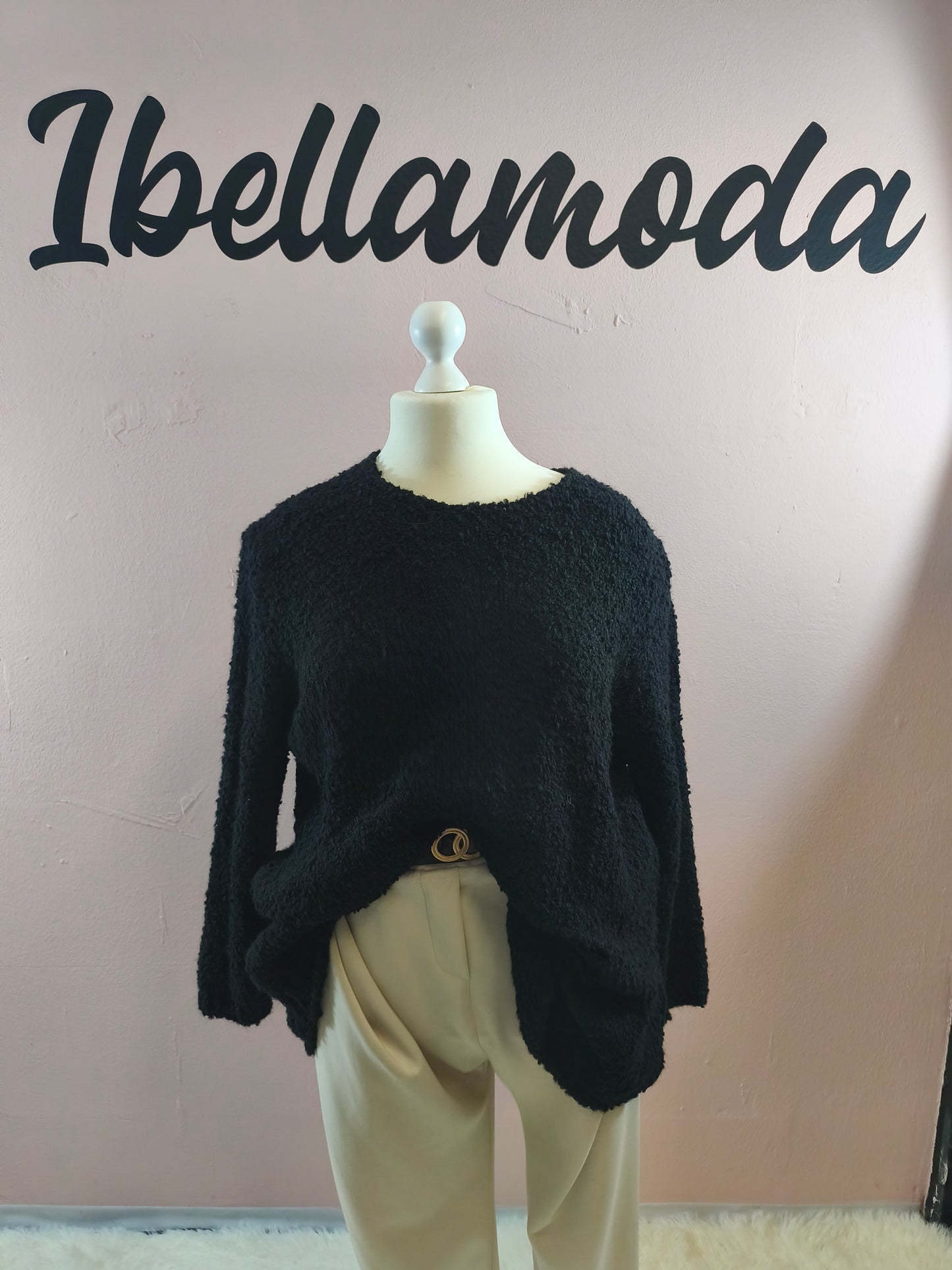 Bouclé Pullover Cutout